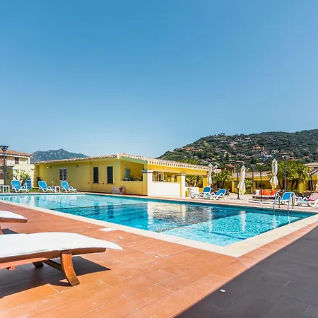 Отель Fiore Di Maggio 3*